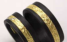 Eheringe aus Carbonring mit Gelbgoldring